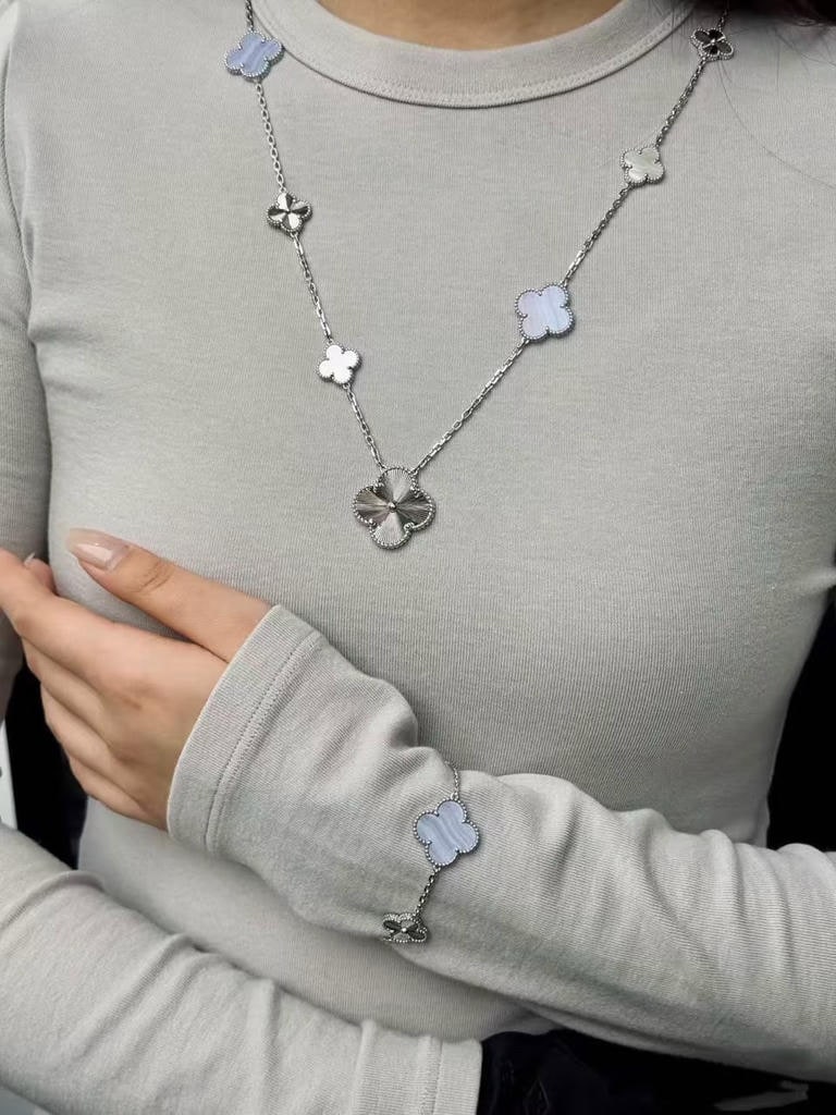 VCA Sweater Chain